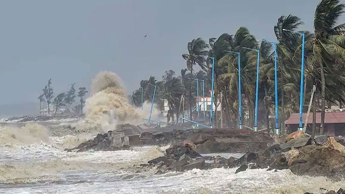 ঝড়-বৃষ্টির আশঙ্কা ও বন্দরে সতর্কতা জারি